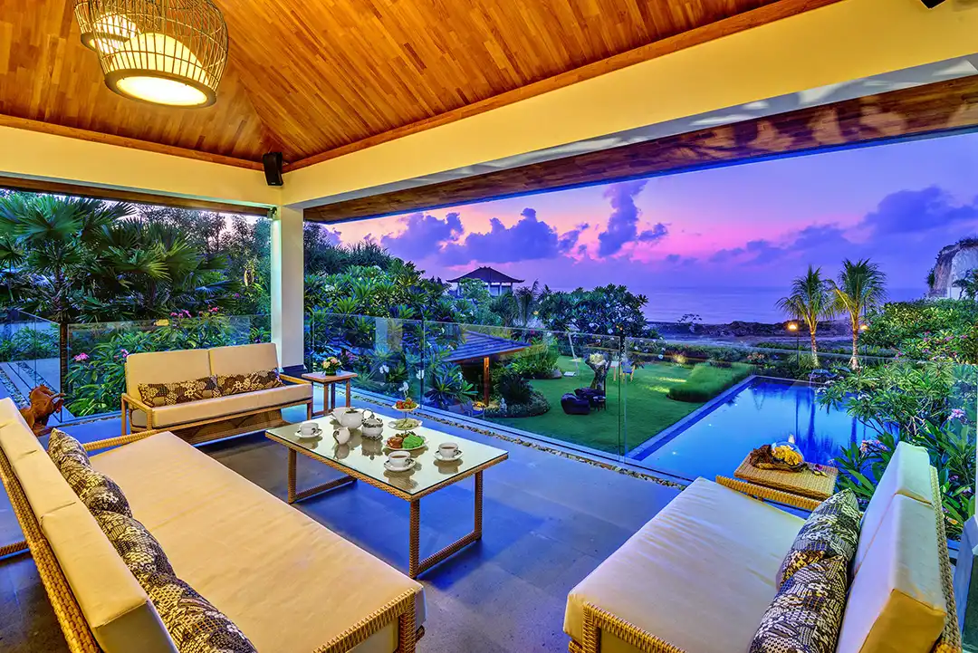 SUPER LUXURY VILLA IN A SECURED CLIFF-FRONT ESTATE