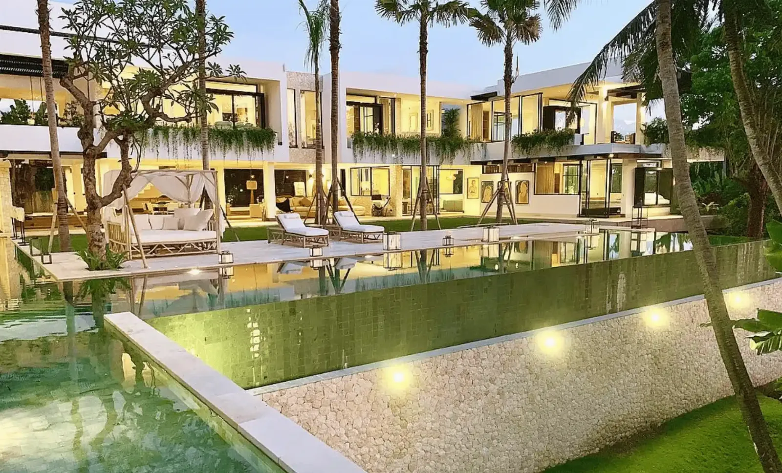 7-BEDROOM DESIGNER VILLA IN THE HEART OF PERERENAN
