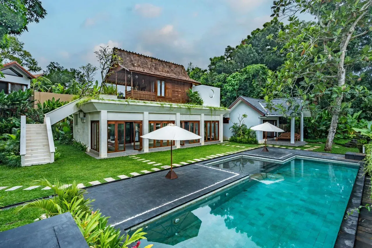 PRIVATE BEACH-ACCESS ESTATE IN TABANAN WITH THREE POOLS